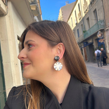 boucles-doreilles-venus-xs-gris-francine-bramli-divinity-sete