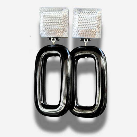 Boucles Estelle Noir Francine Bramli Paris avec carré argent texturé et anneau rectangulaire noir brillant