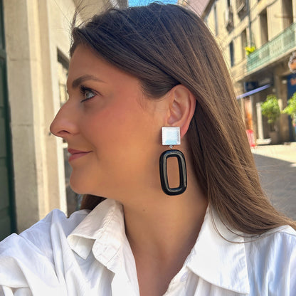 Boucles Estelle Noir Francine Bramli Paris avec carré argent texturé et anneau rectangulaire noir brillant