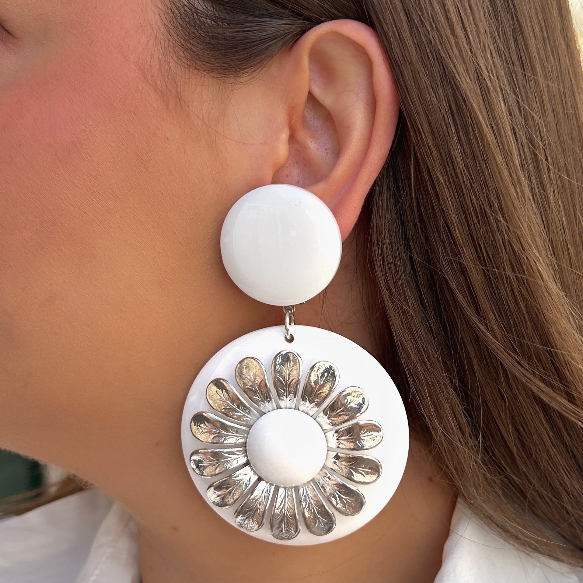 Boucles Disque Blanc Francine Bramli Paris à clip