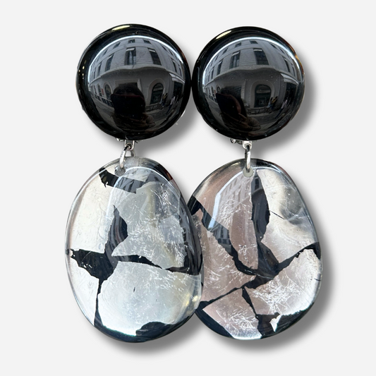 Boucles Galet Noir Silver Francine Bramli Paris avec cabochon noir brillant et pendentif marbré noir blanc argenté