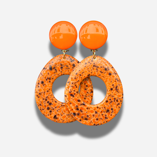 Boucles galet orange Francine Bramli Paris résine XXL