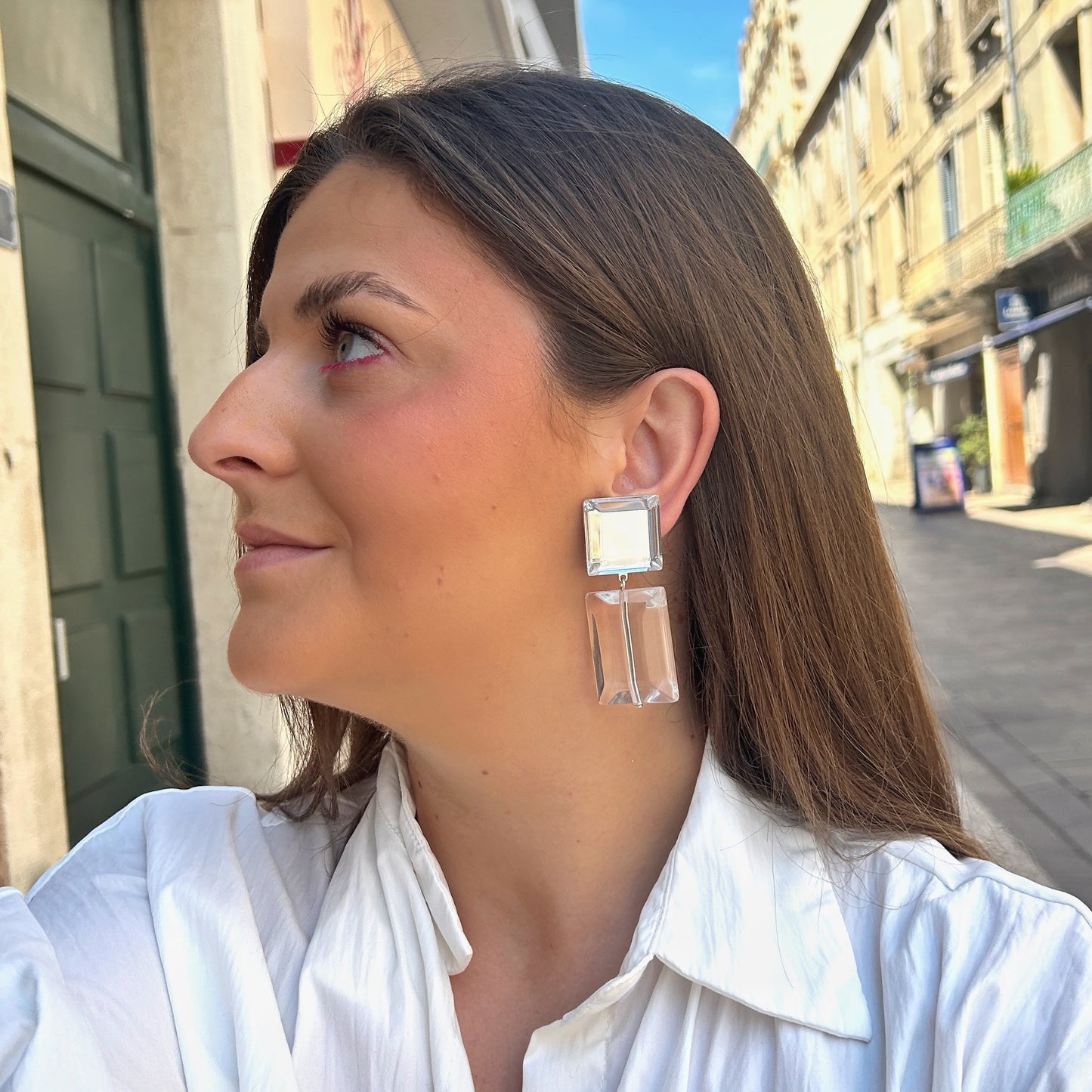 Boucles d'oreilles Guyana Cristal XS Francine Bramli Paris en résine transparente effet cristal avec design géométrique carré et rectangle graphique.