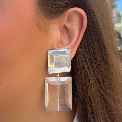 Boucles d'oreilles Guyana Cristal XS Francine Bramli Paris en résine transparente effet cristal avec design géométrique carré et rectangle graphique.