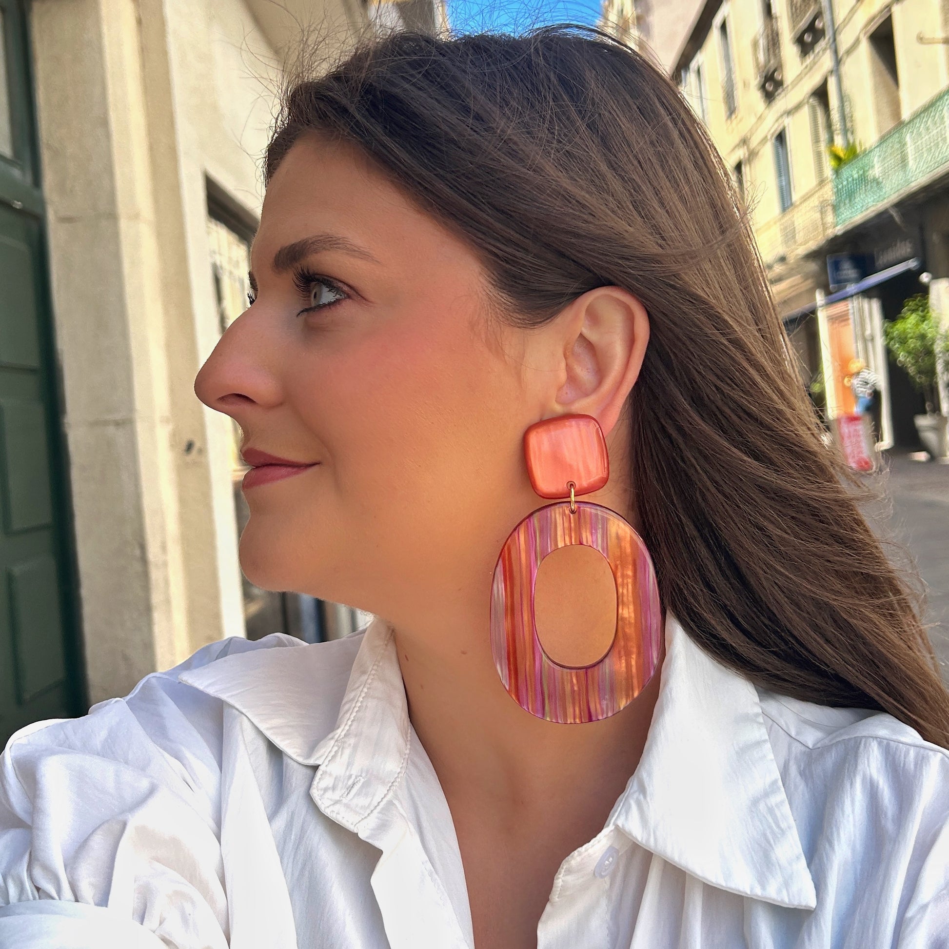 Boucles Habanero Orange Francine Bramli Paris orange et rose portées