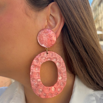 Boucles Habanero Rose Francine Bramli Paris roses texturées XXL portées