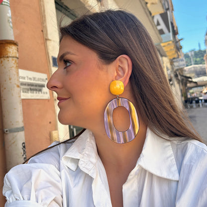 Boucles Habanero Violet Moutarde Francine Bramli Paris en résine violette et jaune moutarde chez Divinity Sète