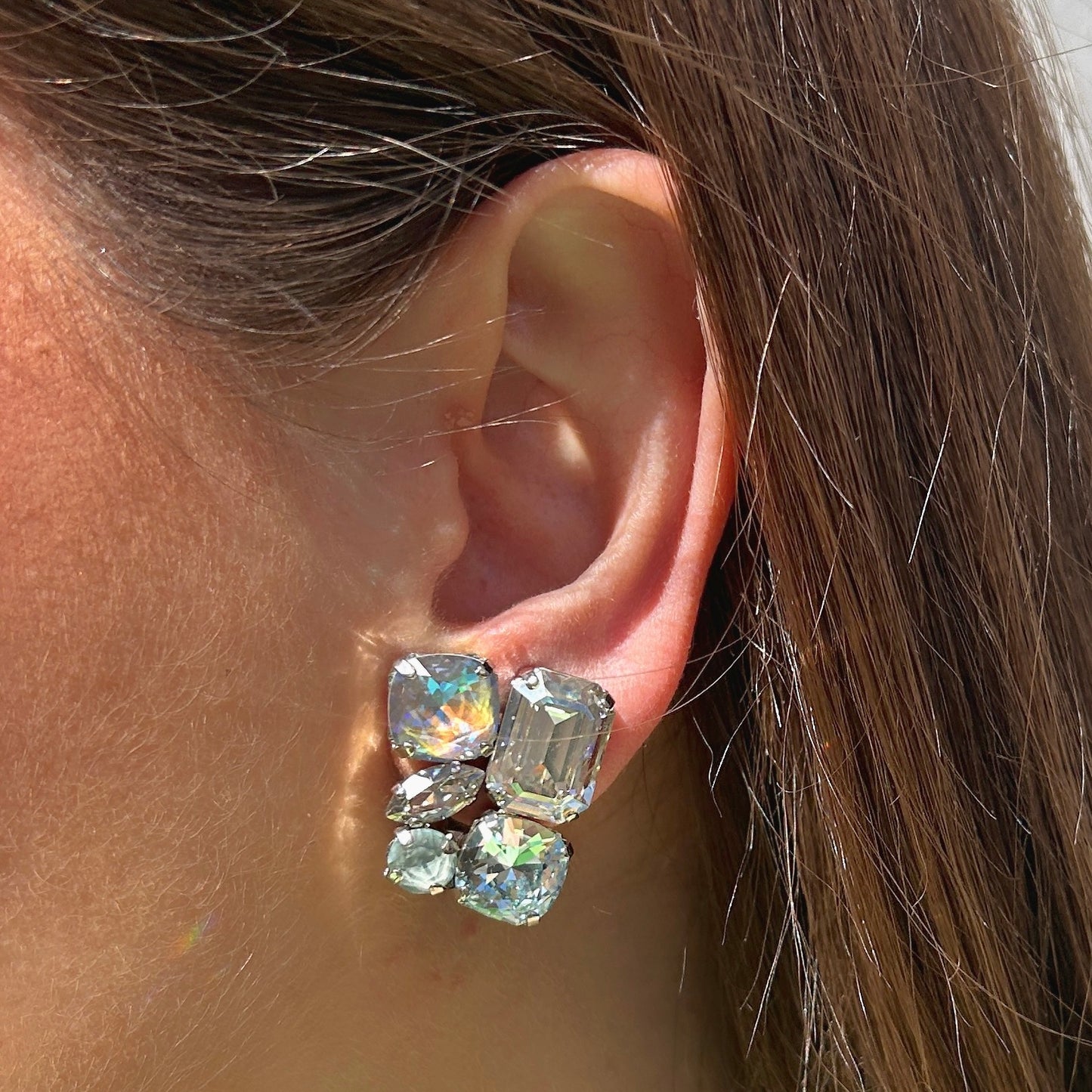 Boucles Crézus jaune clair et cristaux irisés