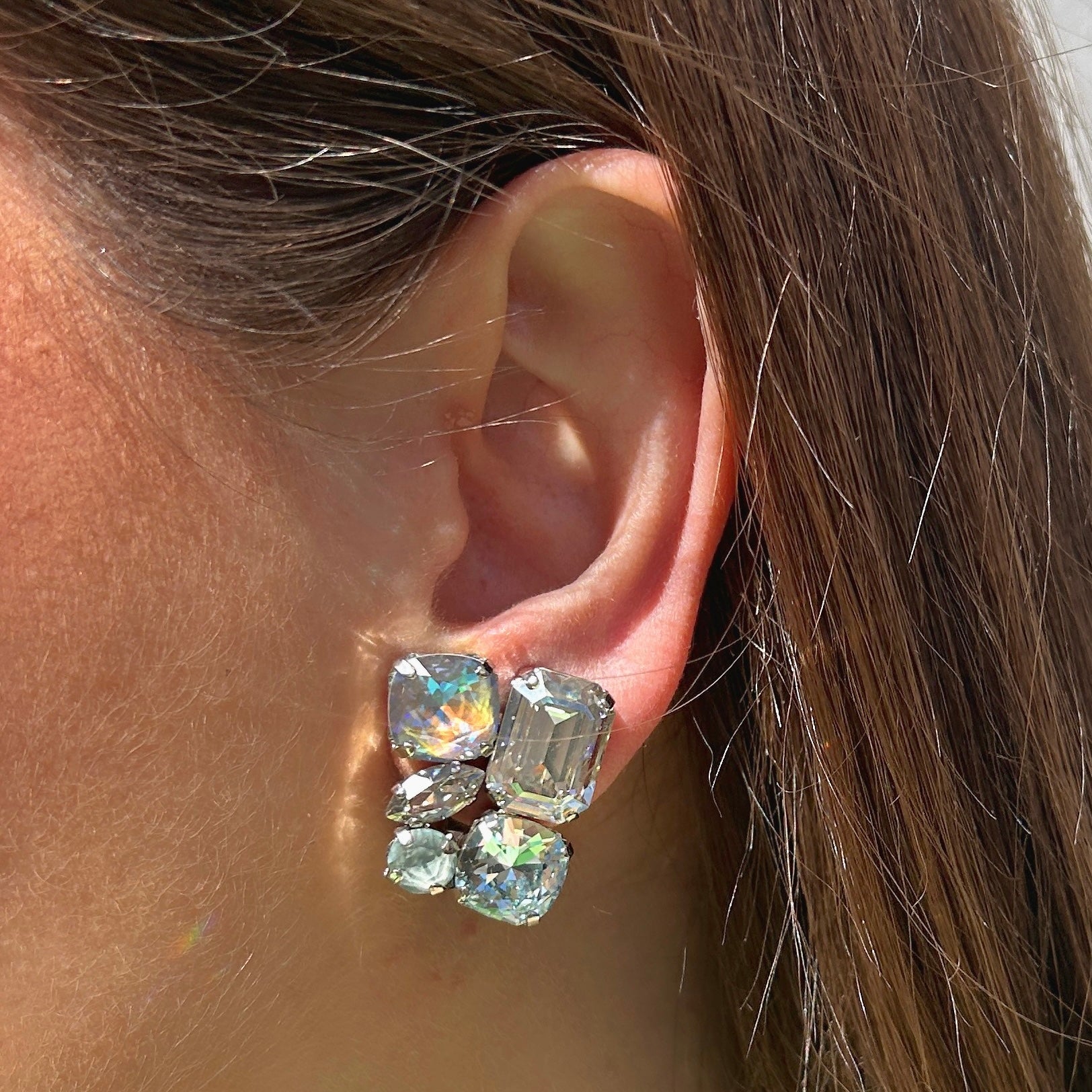 Boucles Crézus jaune clair et cristaux irisés
