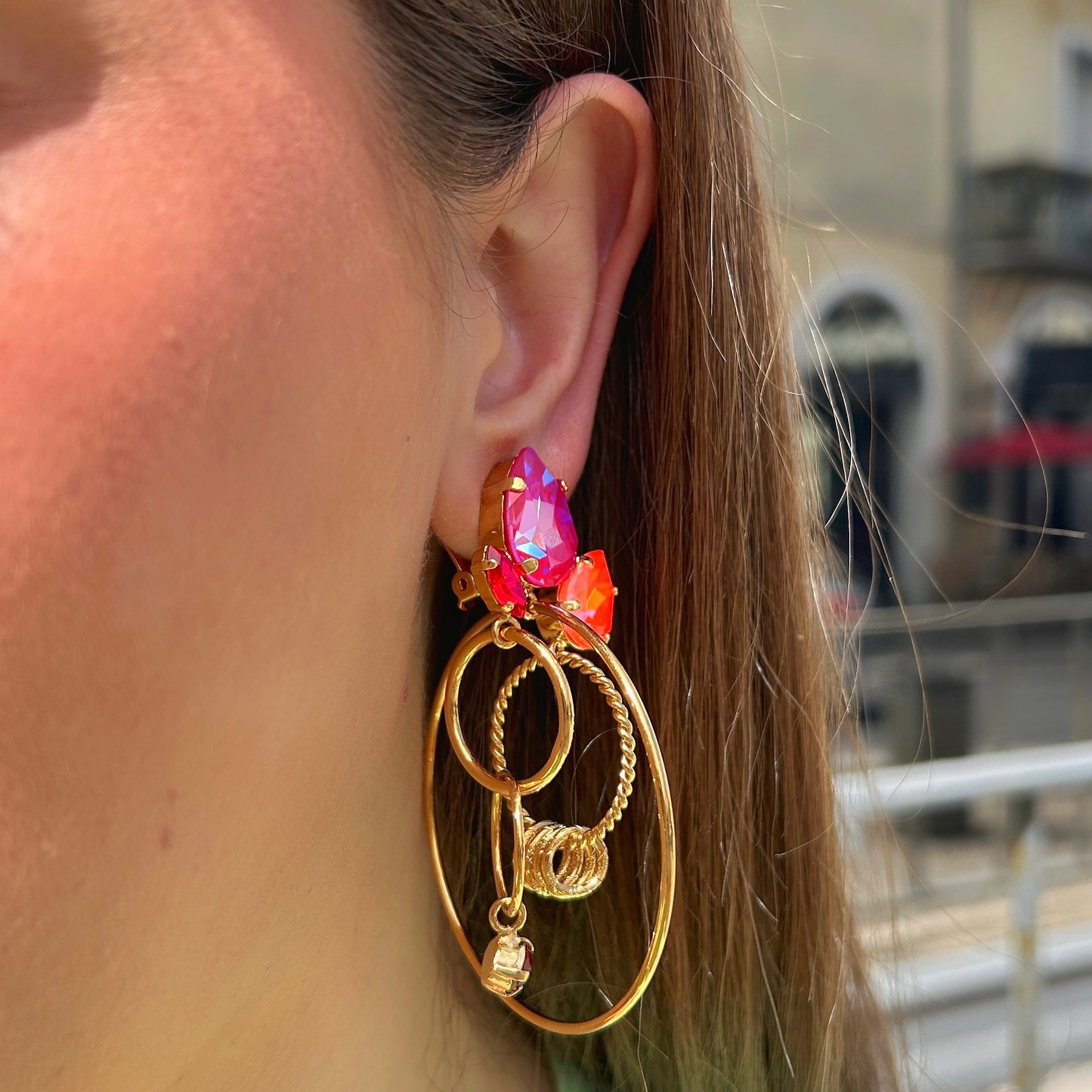 Boucles Crézus colorées anneaux dorés