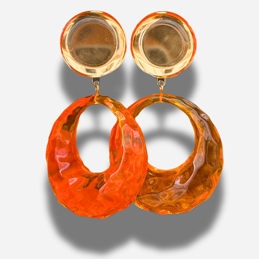 Boucles Lana Orange Francine Bramli Paris en résine orange lumineuse au design moderne et graphique.