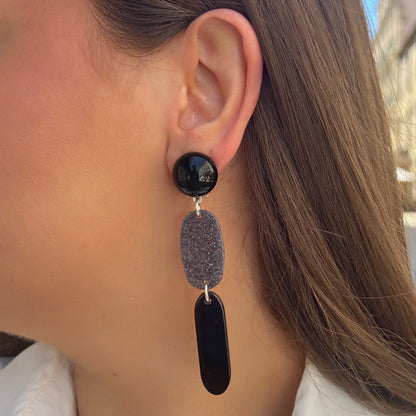 Boucles Leaves Noir Glitter Francine Bramli Paris avec résine noire brillante et détail pailleté argenté graphique