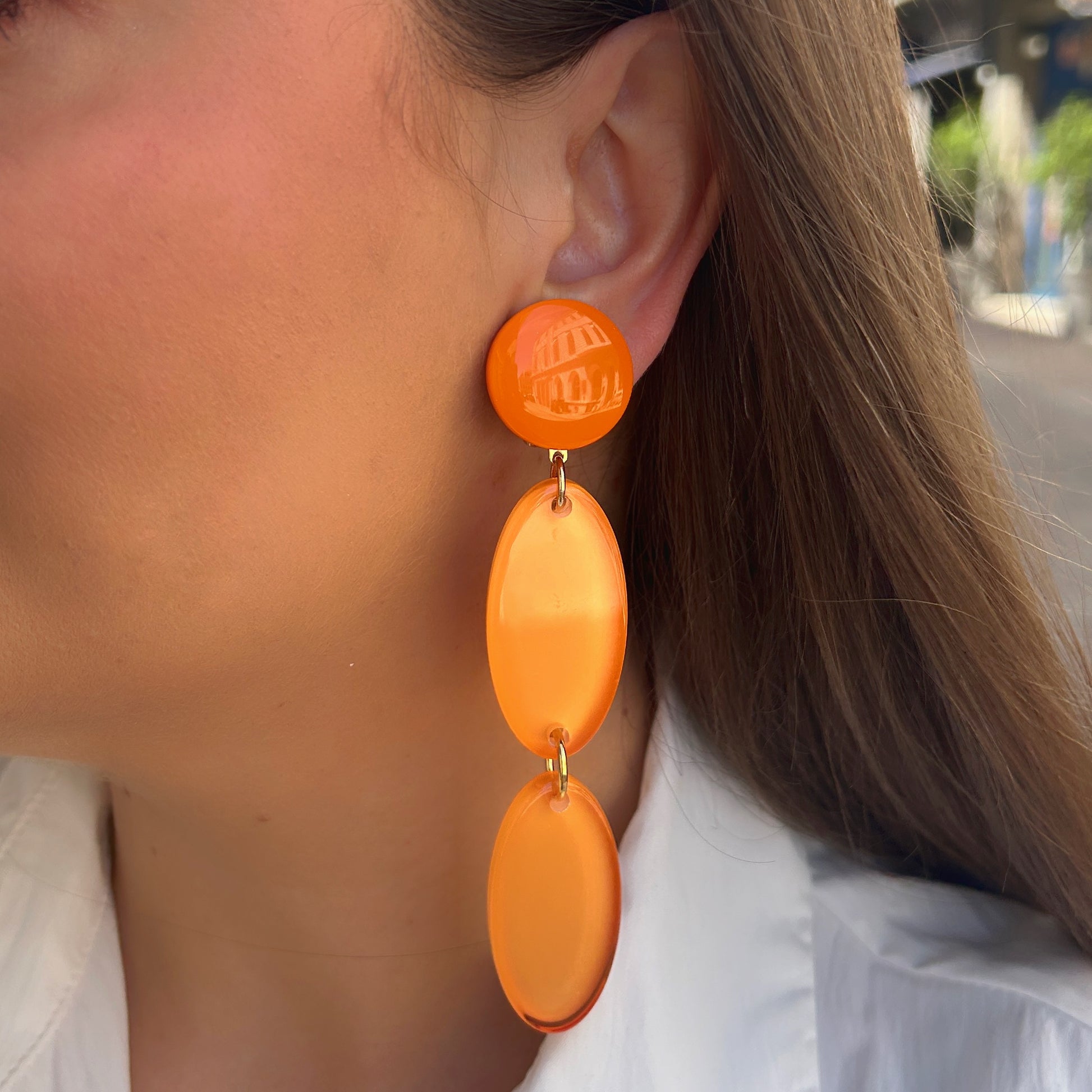 Boucles Lima Double Orange Francine Bramli Paris longues et translucides chez Divinity Sète
