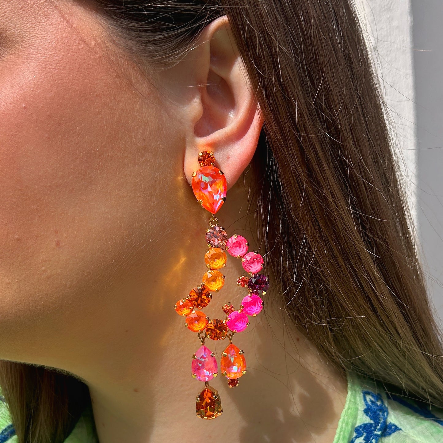 Boucles d’oreilles Luna Hibiscus clip Crézus rose orange strass doré