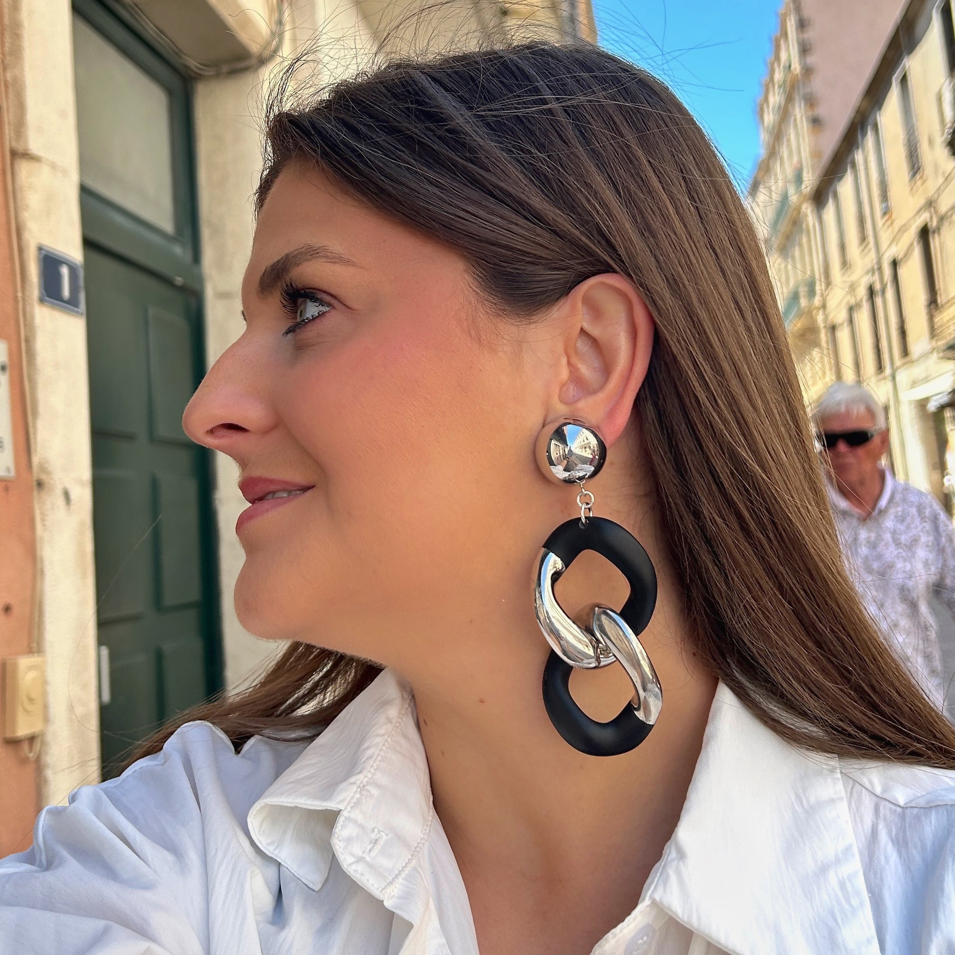 Boucles Maillons Noir Silver Francine Bramli Paris avec anneaux noirs et maillons argentés chez Divinity Sète