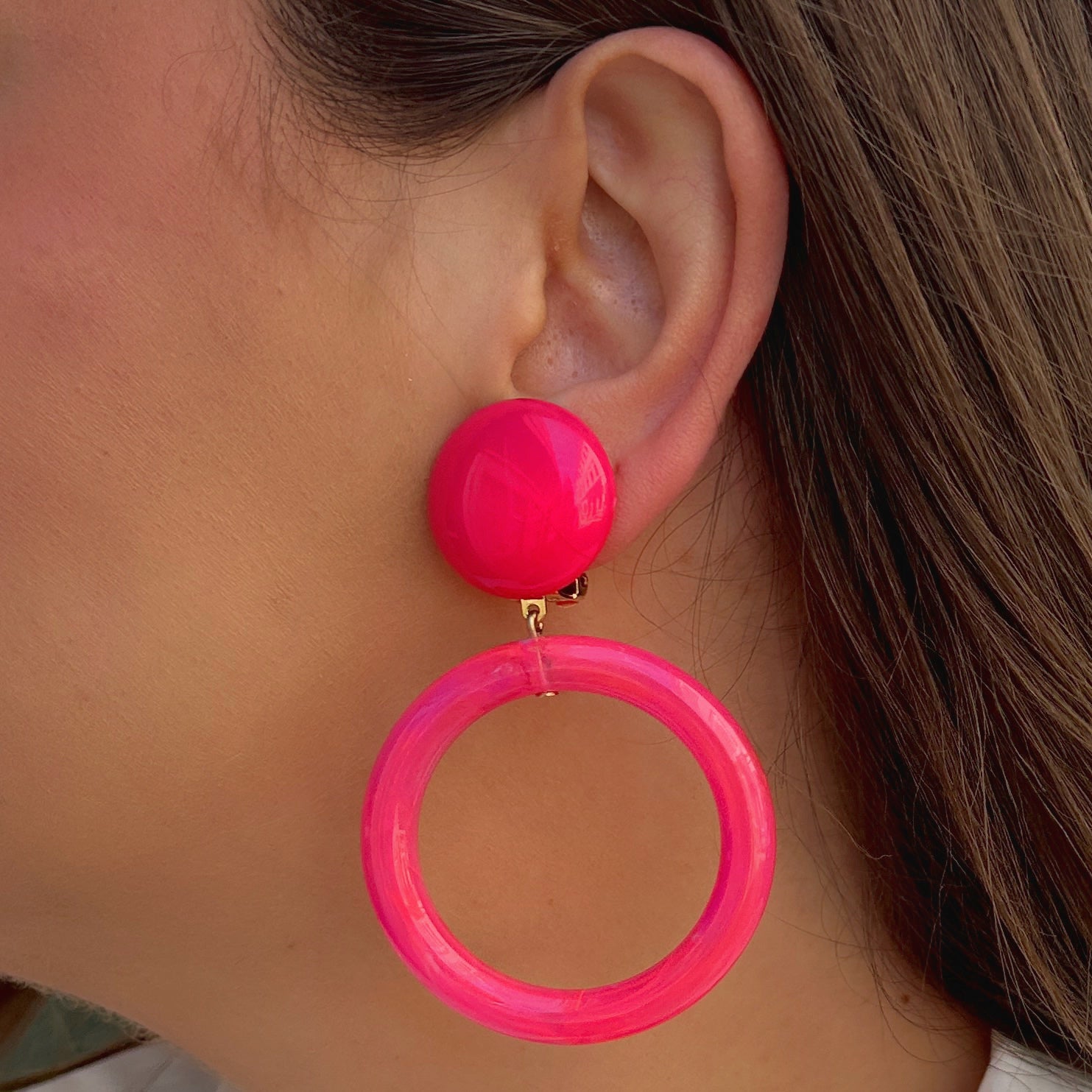 Boucles rose créole en résine Francine Bramli Paris