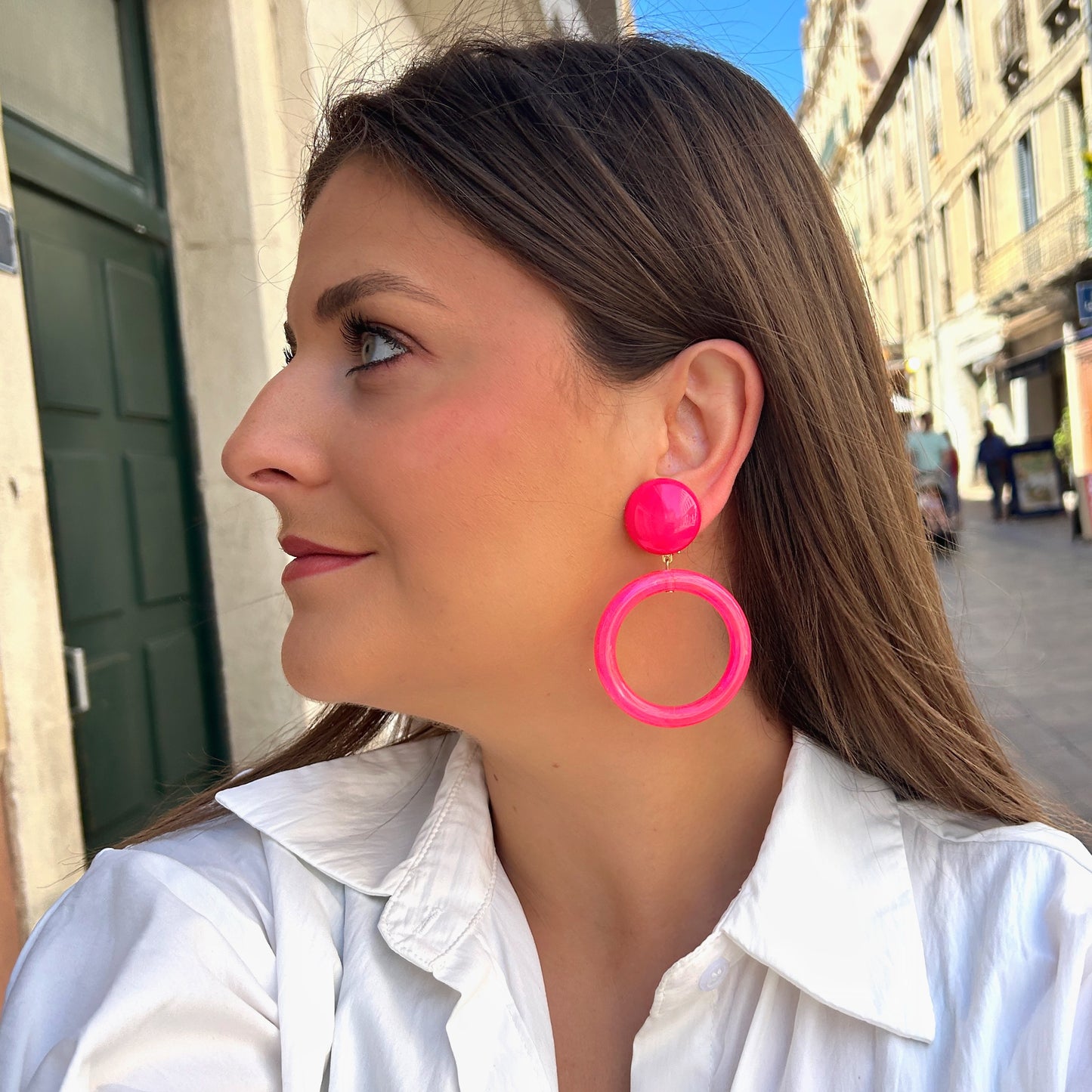 Boucles rose créole en résine Francine Bramli Paris