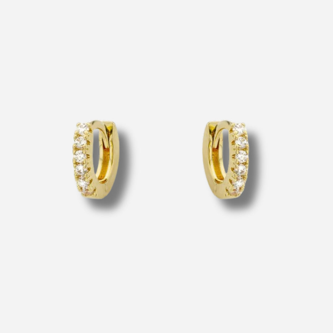 Boucles Mini Delhi Mya Bay créoles dorées pavées de cristaux