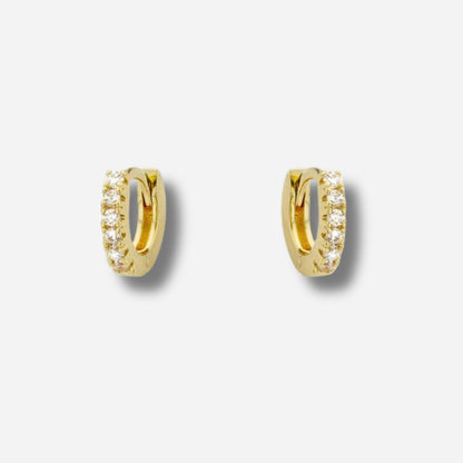 Boucles Mini Delhi Mya Bay créoles dorées pavées de cristaux