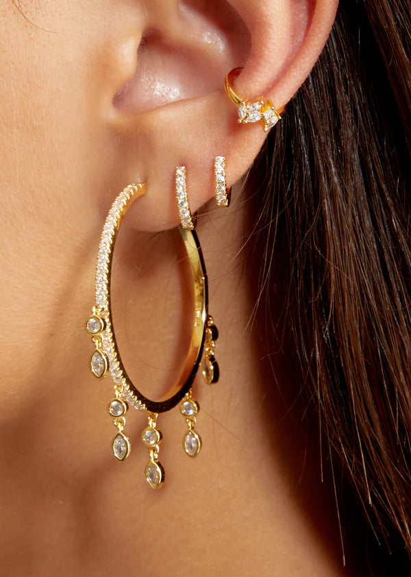 Boucles Mini Delhi Mya Bay portées en accumulation