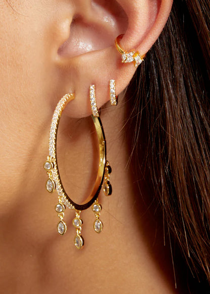 Boucles Mini Delhi Mya Bay portées en accumulation