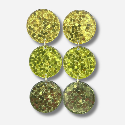 Boucles d'oreilles Mona Vert Francine Bramli Paris composées de trois pastilles rondes pailletées en dégradé de vert et doré.