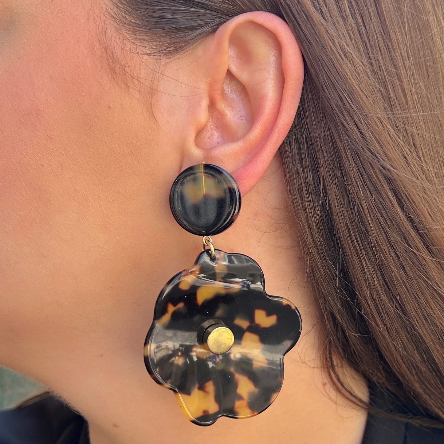 Boucles Narcisse écaille de Tokyo Francine Bramli Paris chez Divinity Sète
