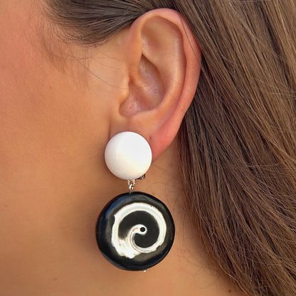 Boucles Natural noir Francine Bramli Paris motif spirale noir blanc