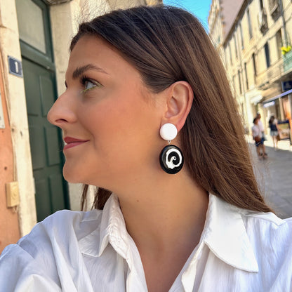 Boucles Natural noir Francine Bramli Paris motif spirale noir blanc