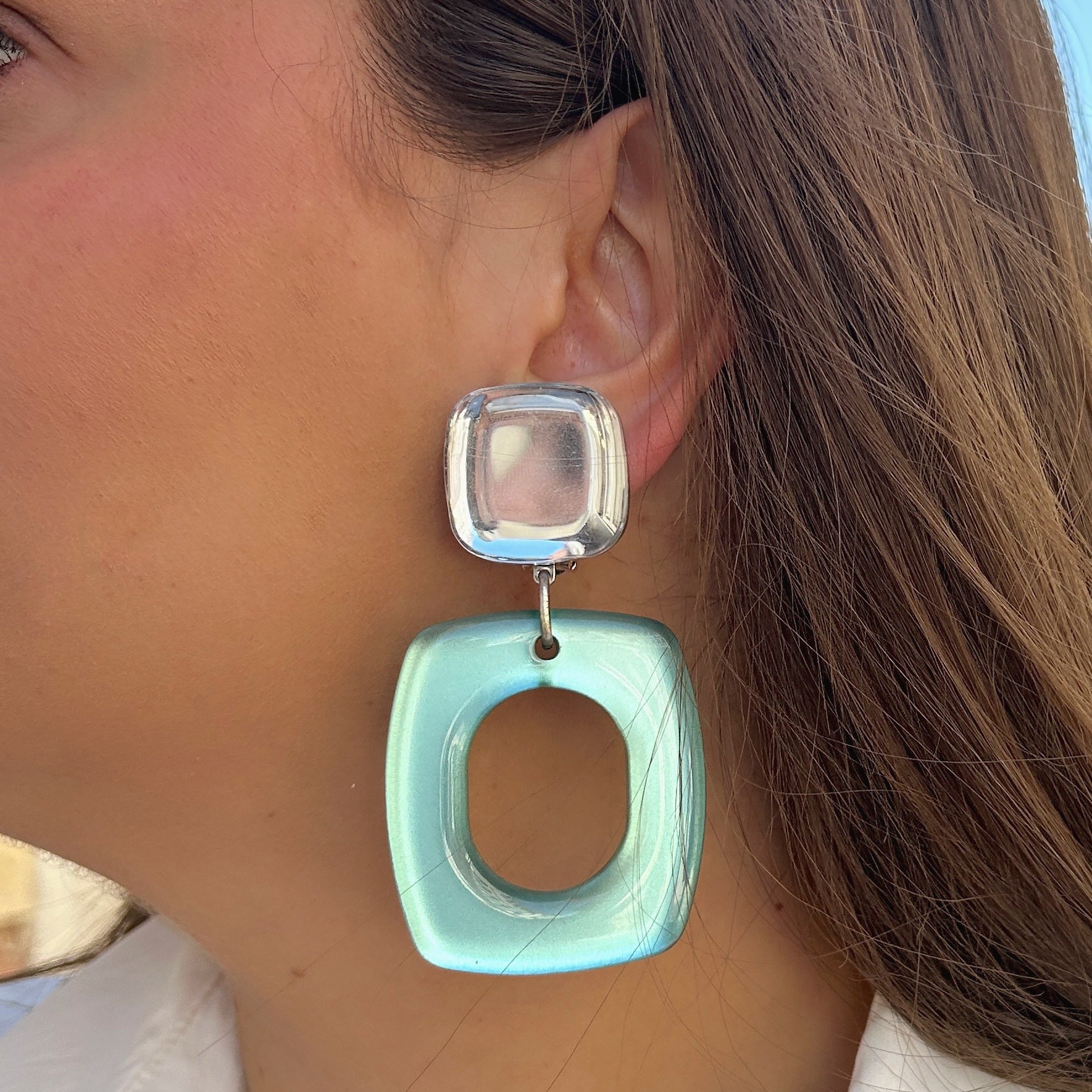 Boucles New York Spectacular Francine Bramli Paris bleu aqua et argent miroir chez Divinity Sète