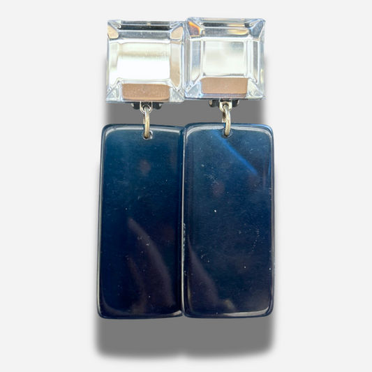 Boucles Noa Bleu Marine Francine Bramli Paris avec cabochon carré transparent et pendentif rectangulaire bleu nuit