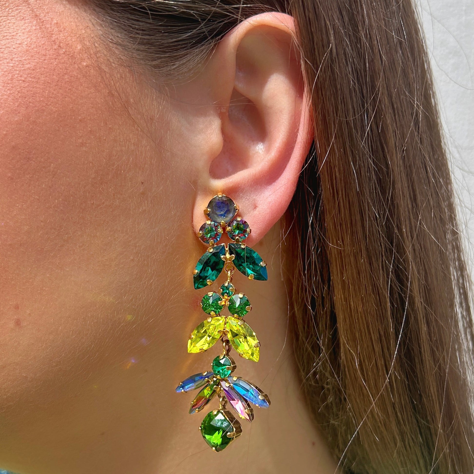 Boucles longues colorées cristaux vert jaune femme