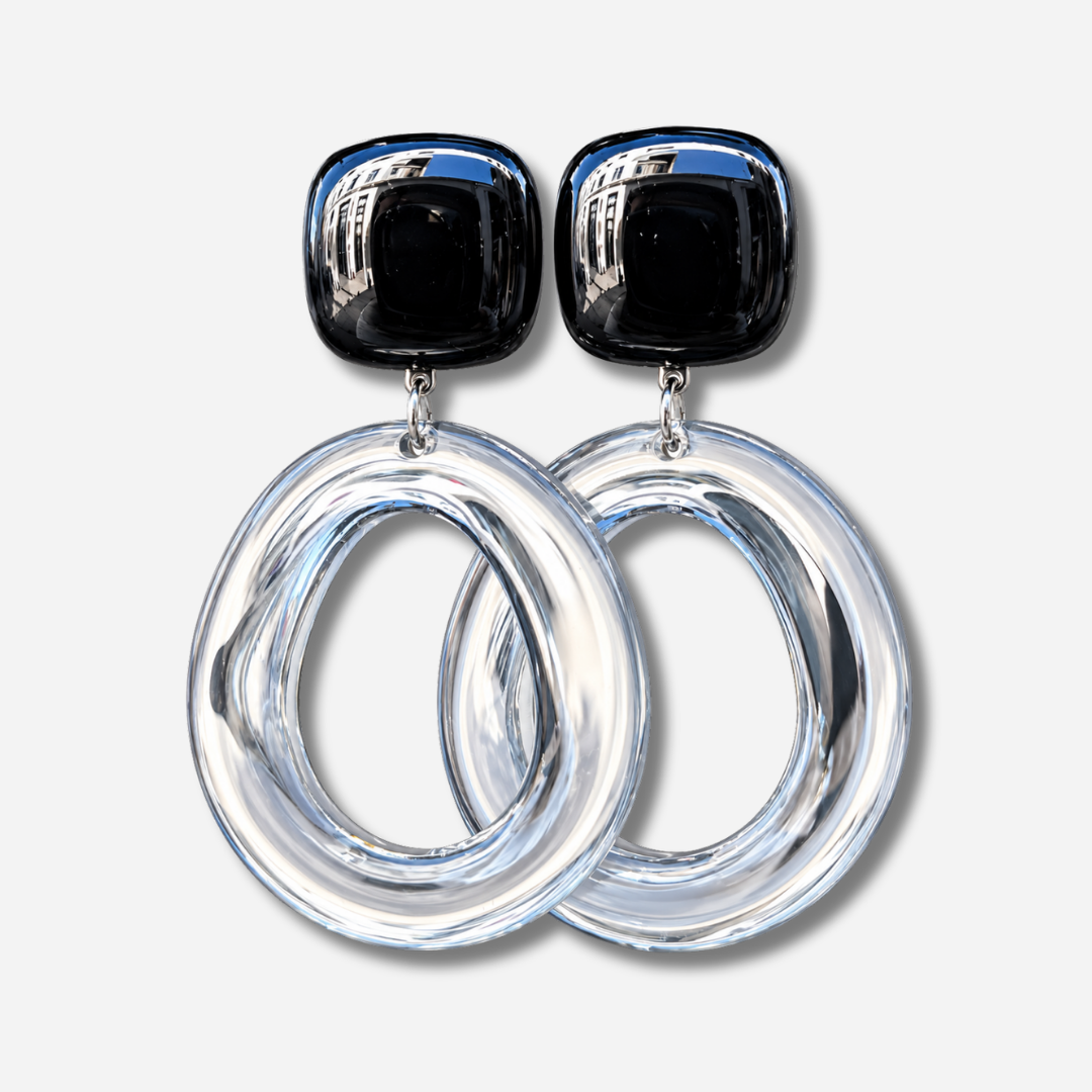 Boucles d’oreilles Abyssa Noir à clips Francine Bramli Paris, cabochons carrés noirs brillants et grands anneaux ovales transparents.