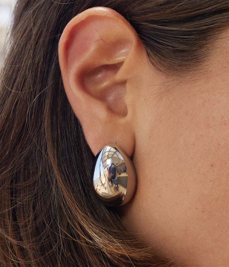 Boucles d’oreilles Ace ZAG en acier inoxydable argenté en forme de goutte sculpturale