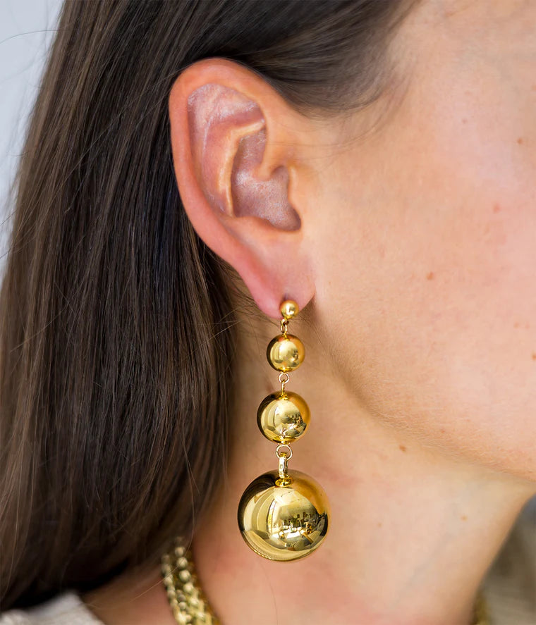 Boucles d’oreilles Adana ZAG en acier inoxydable doré avec trois sphères suspendues