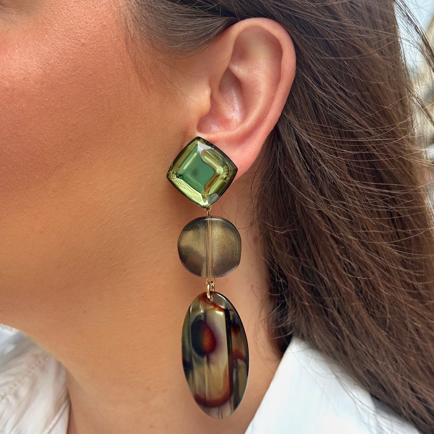 boucles-oreilles-anastasia-onyx-kaki-francine-bramli.webp