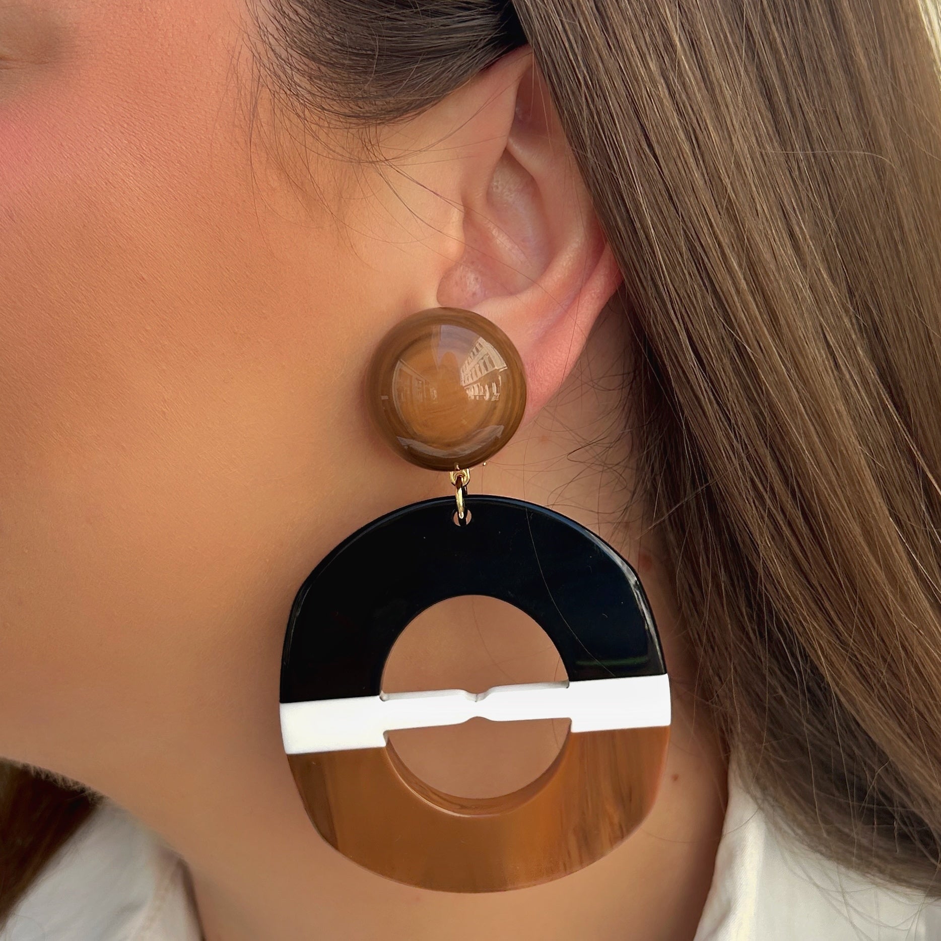 Boucles d’oreilles Anthea Natural marron noir et blanc Francine Bramli Paris
