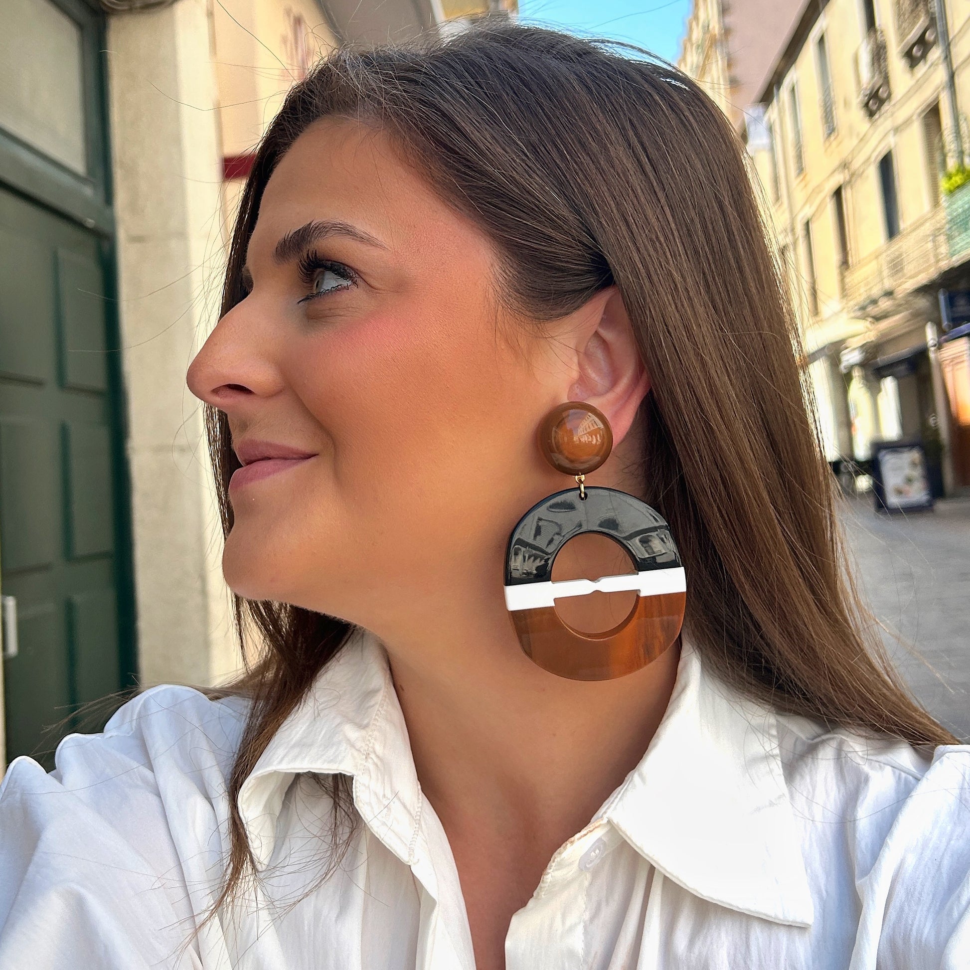 Boucles d’oreilles Anthea Natural marron noir et blanc Francine Bramli Paris
