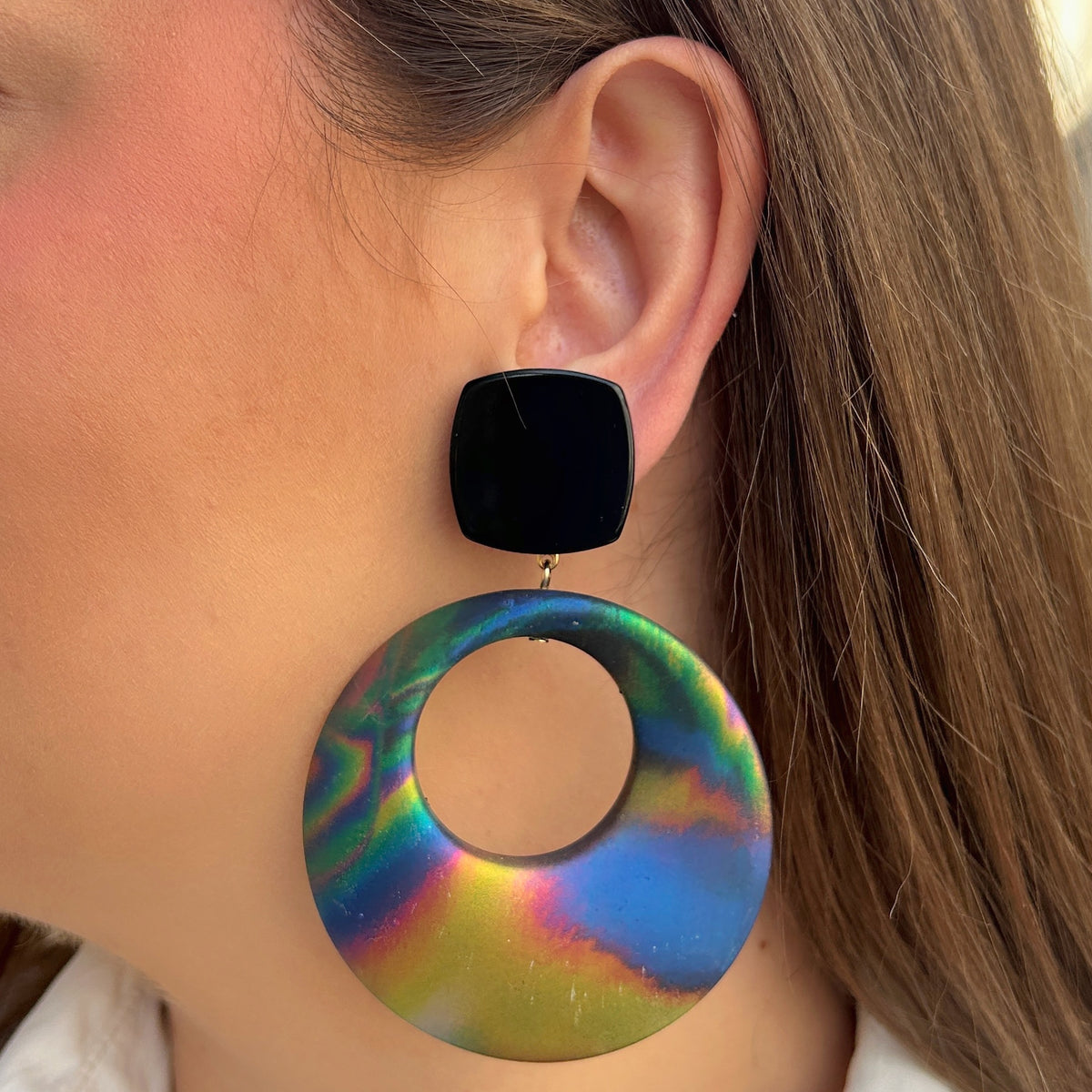 Boucles d’oreilles Arnica Arc-en-ciel Francine Bramli Paris
