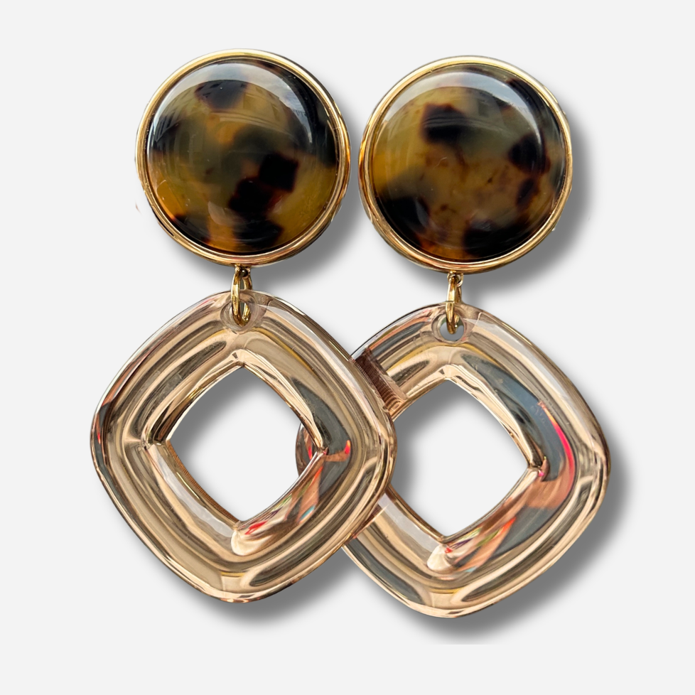 Boucles d'oreilles Asteria Écaille de Tokyo Francine Bramli en résine effet écaille avec grand anneau carré translucide doré