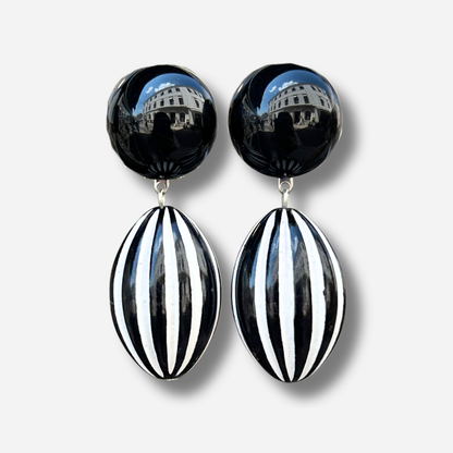 Boucles d’oreilles Axis rayures noir et blanc Francine Bramli Paris
