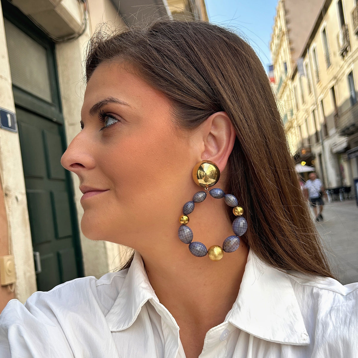 Boucles d’oreilles Bastille bleu gris et doré Francine Bramli Paris
