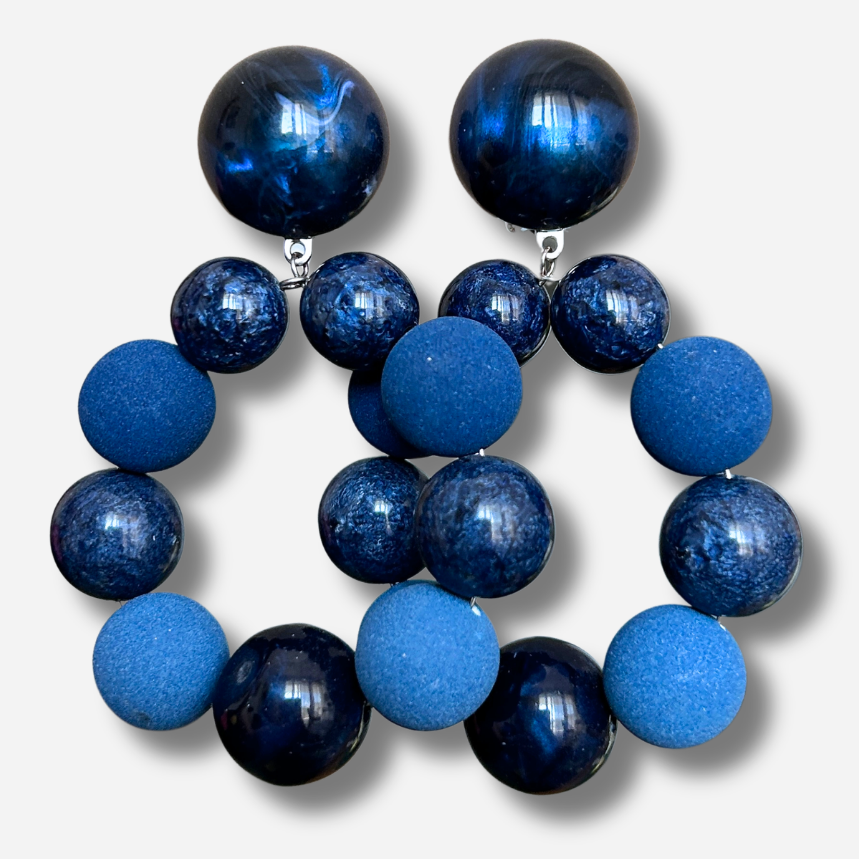 Boucles d’oreilles Bastille bleu marine à perles Francine Bramli Paris
