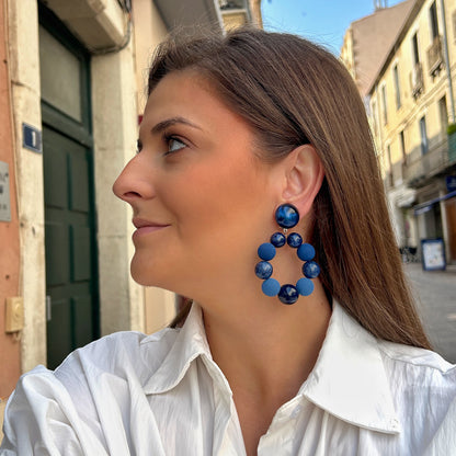 Boucles d’oreilles Bastille bleu marine à perles Francine Bramli Paris
