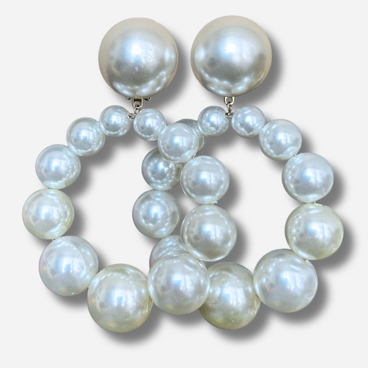 Boucles d’oreilles Bastille Perles XL blanches nacrées Francine Bramli Paris
