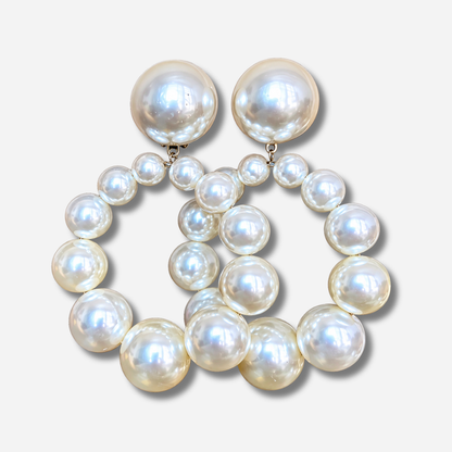 Boucles d’oreilles Bastille Perles XL blanches nacrées Francine Bramli Paris
