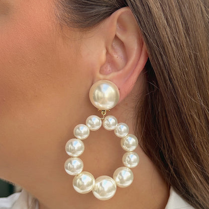 Boucles d’oreilles Bastille Perles XS blanches nacrées Francine Bramli Paris
