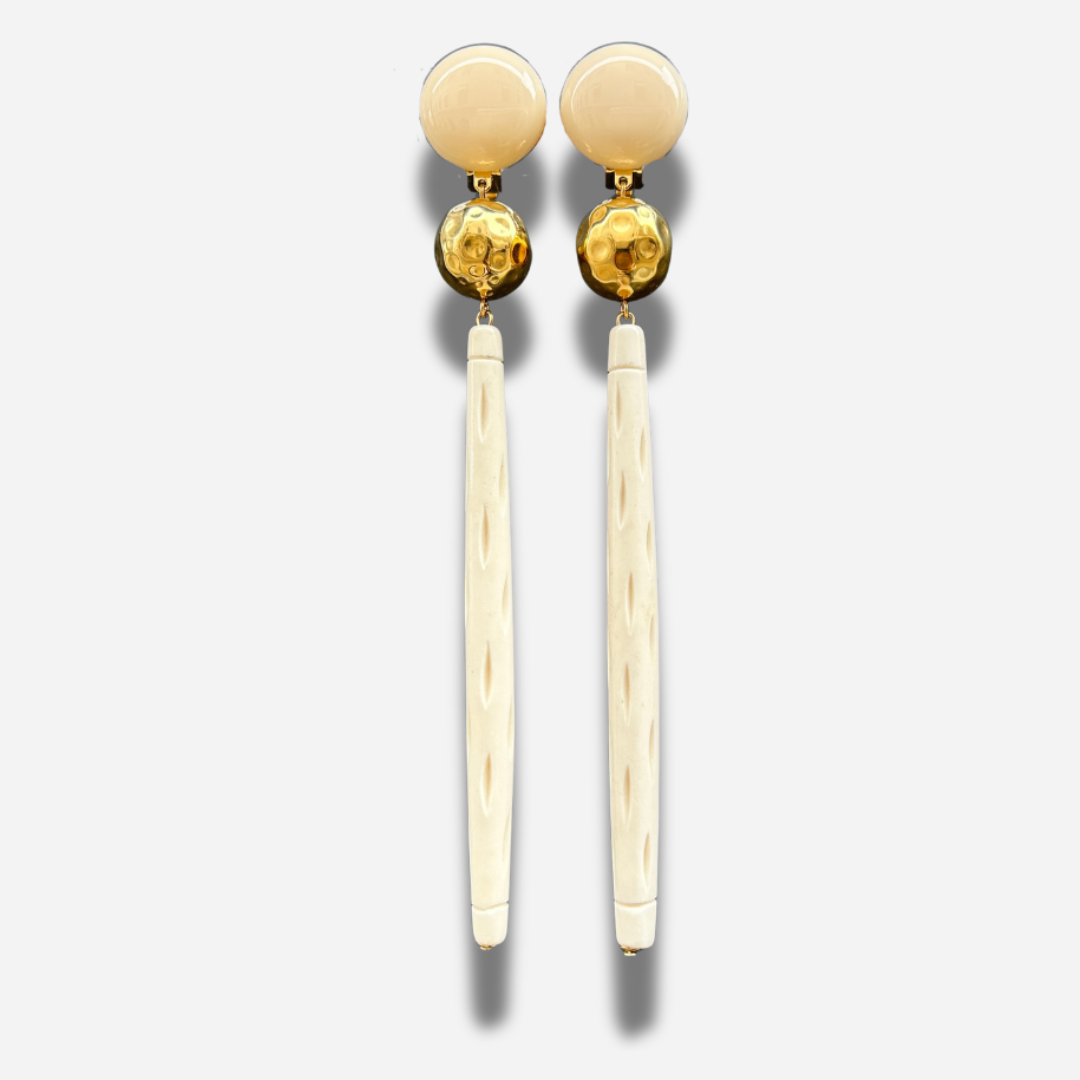 Boucles baton beige boule dore Francine Bramli Paris 