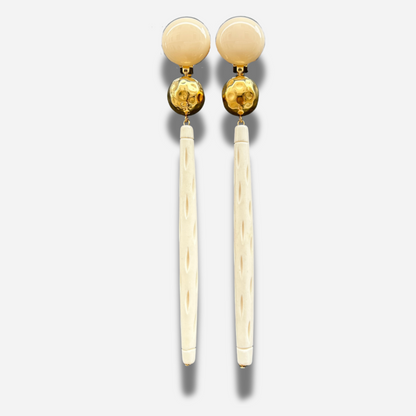 Boucles baton beige boule dore Francine Bramli Paris 