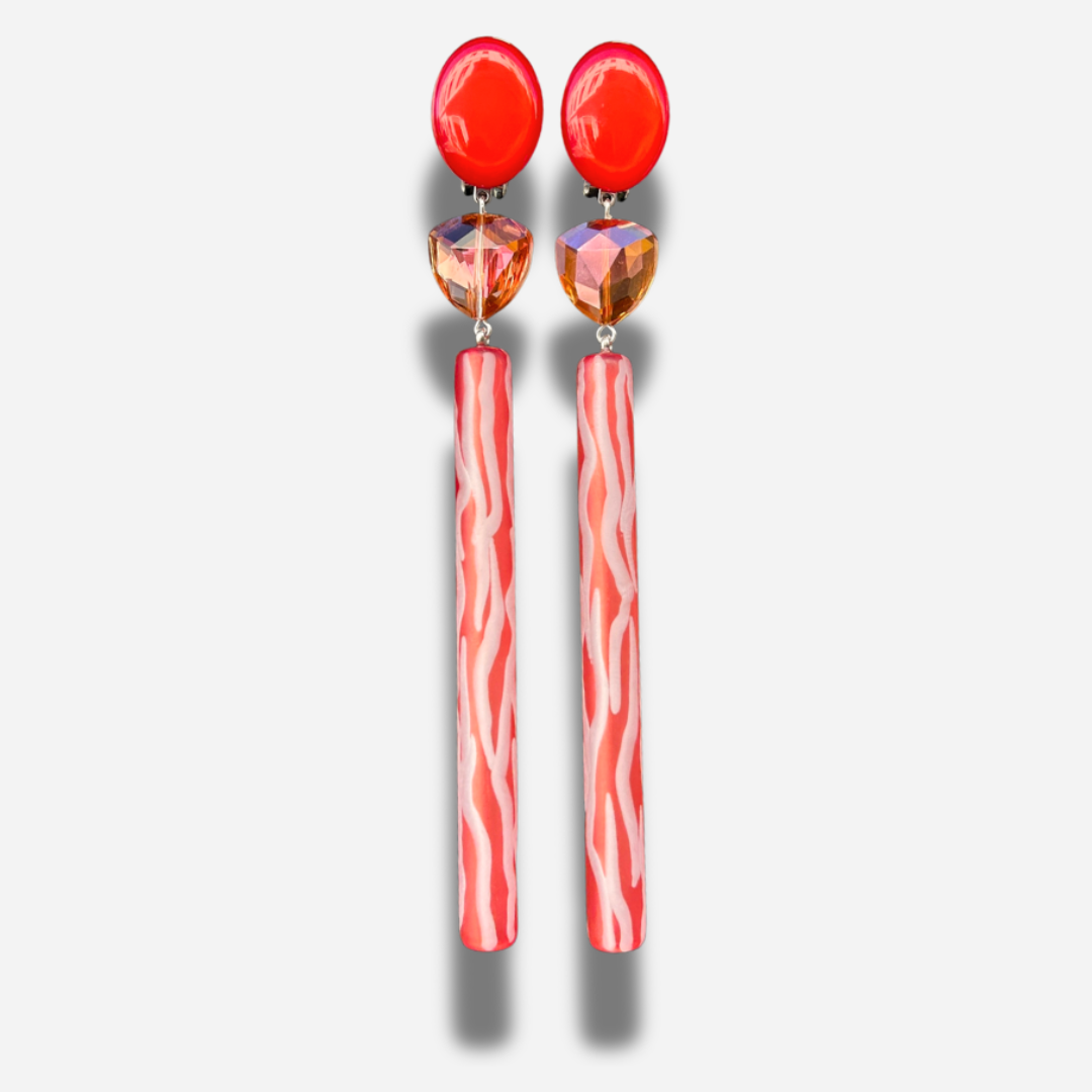 Boucles Bâton XL rouge Francine Bramli Paris longues pendantes résine
